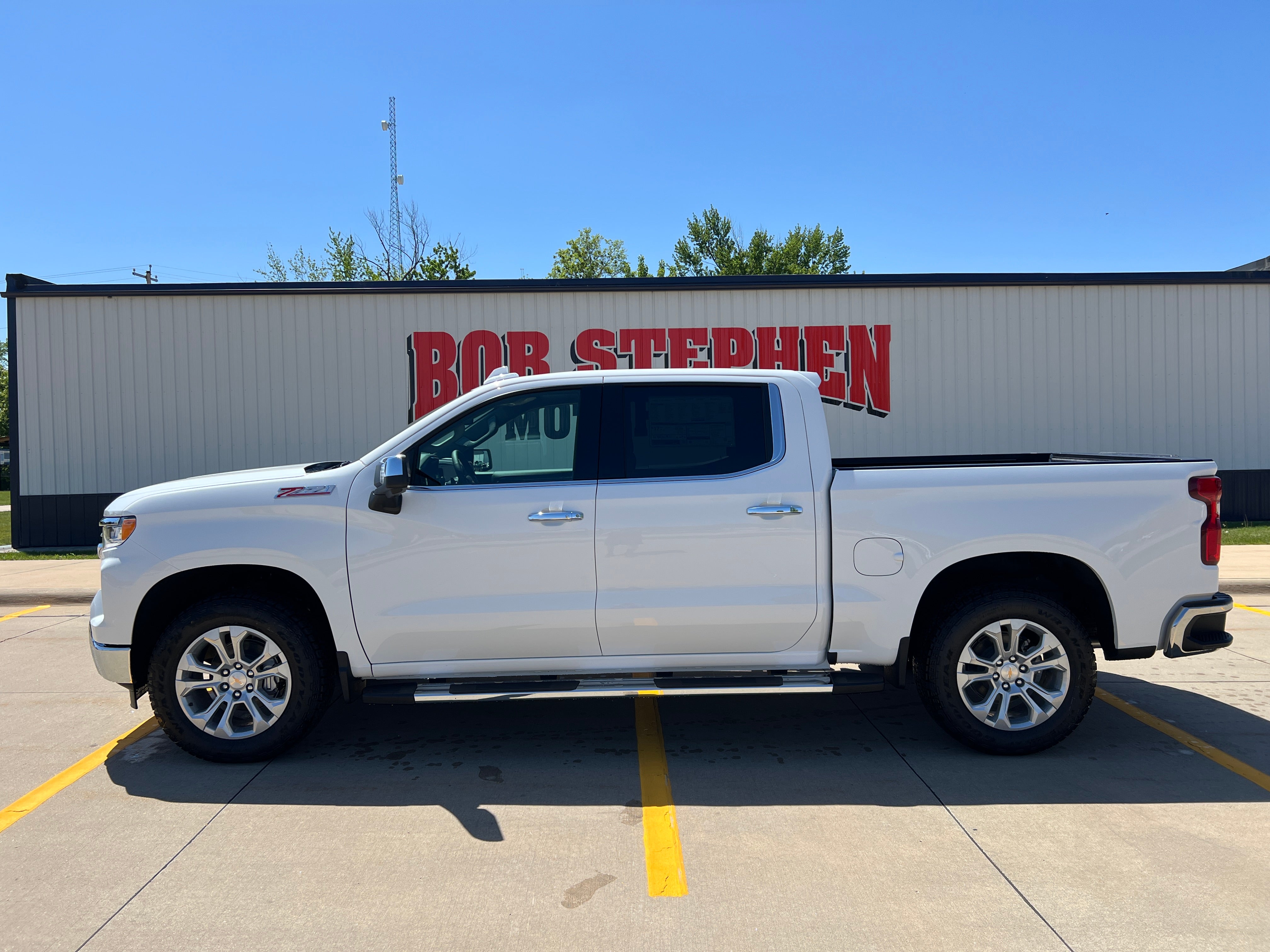 Summit White 2026 Chevrolet Silverado 1500 Pickup Truck Four-Wheel Drive Automatic