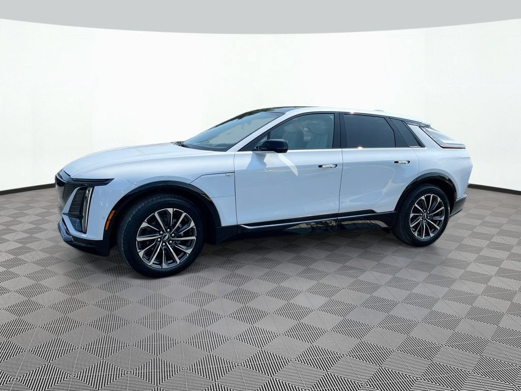 Vibrant White Tricoat 2026 Cadillac LYRIQ SUV / Crossover Rear-Wheel Drive Automatic