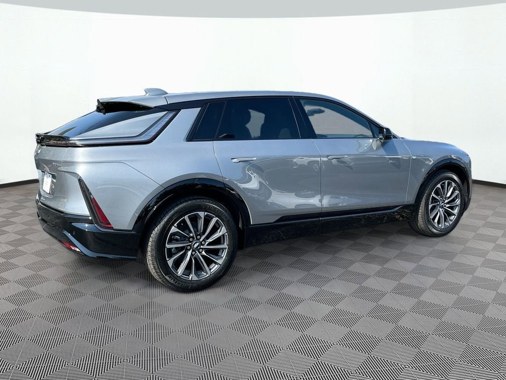 View vehicle photo 5