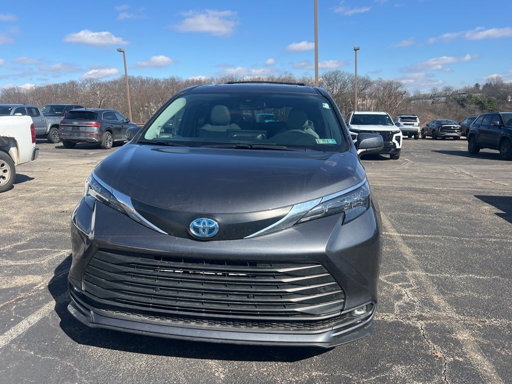 2025 Toyota Sienna XLE 7-Passenger AWD