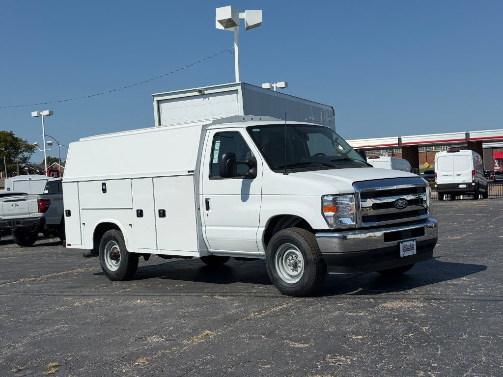 Oxford White 2027 Ford E-Series Chassis Pickup Truck Rear-Wheel Drive 6-Speed Automatic