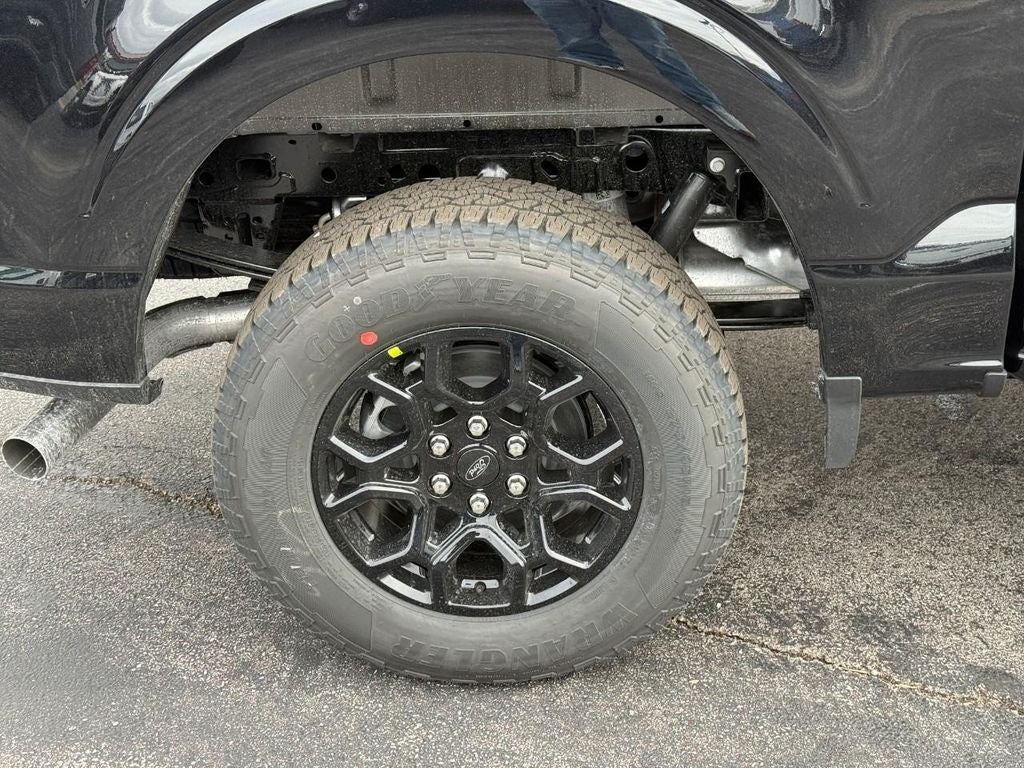 View vehicle photo 4