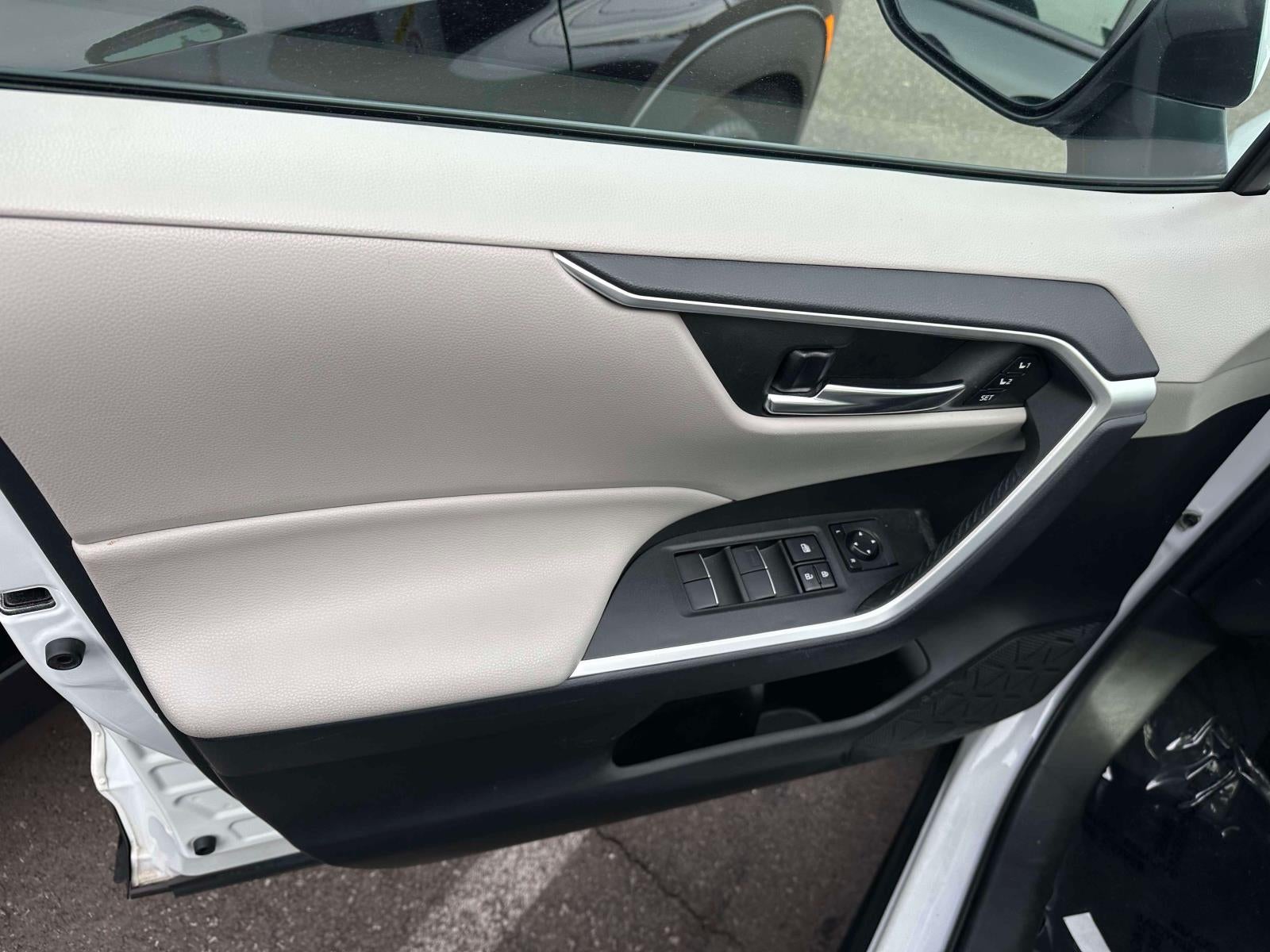 2019 Toyota RAV4 XLE Premium AWD (Natl)