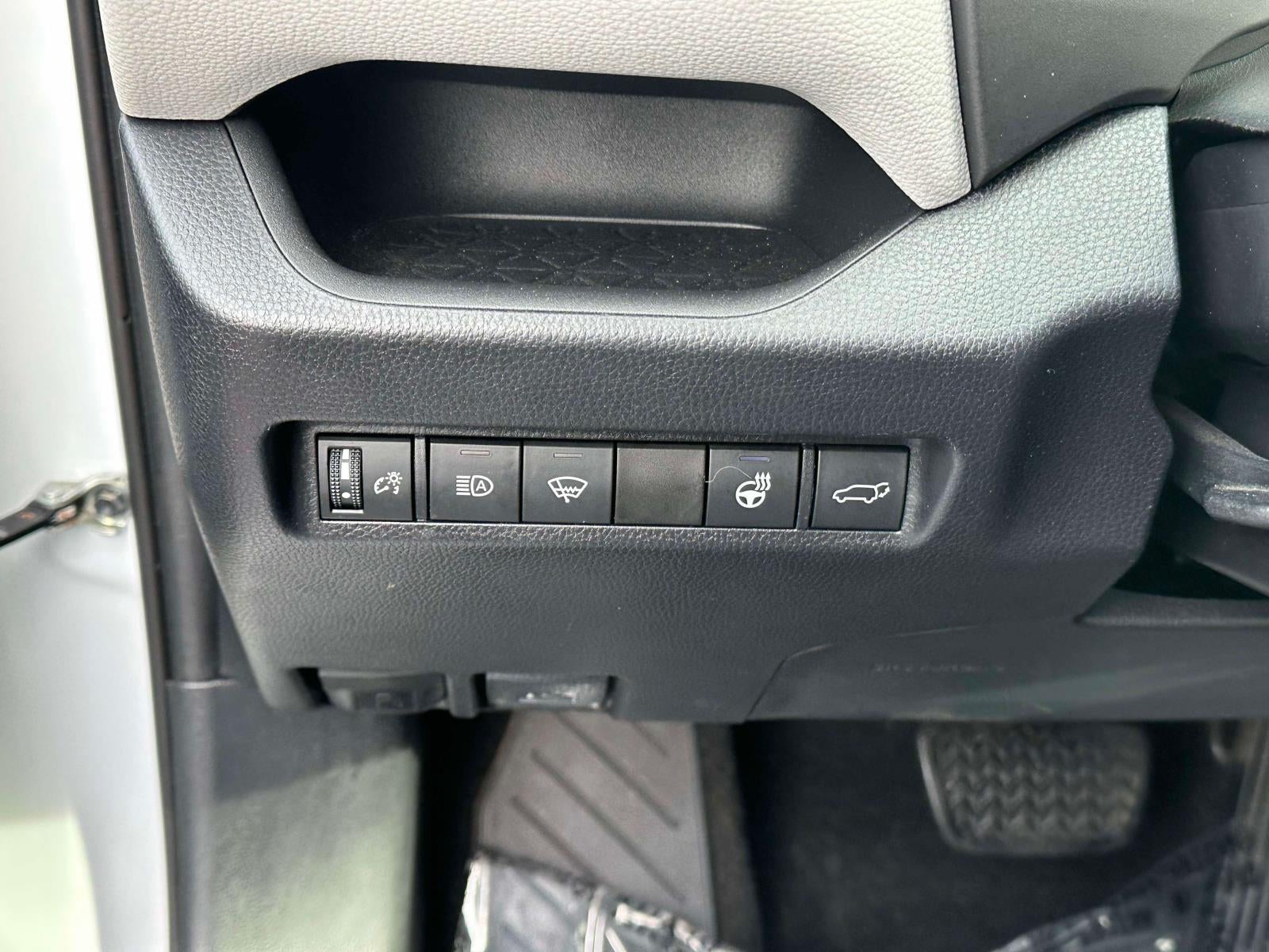 2019 Toyota RAV4 XLE Premium AWD (Natl)