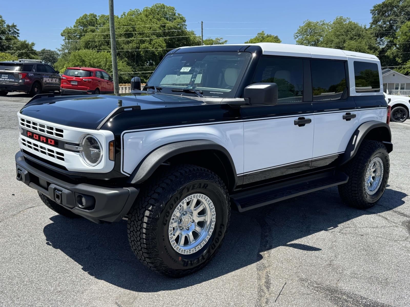 View vehicle photo 3