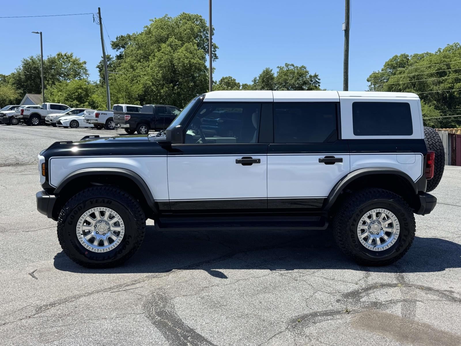 View vehicle photo 4