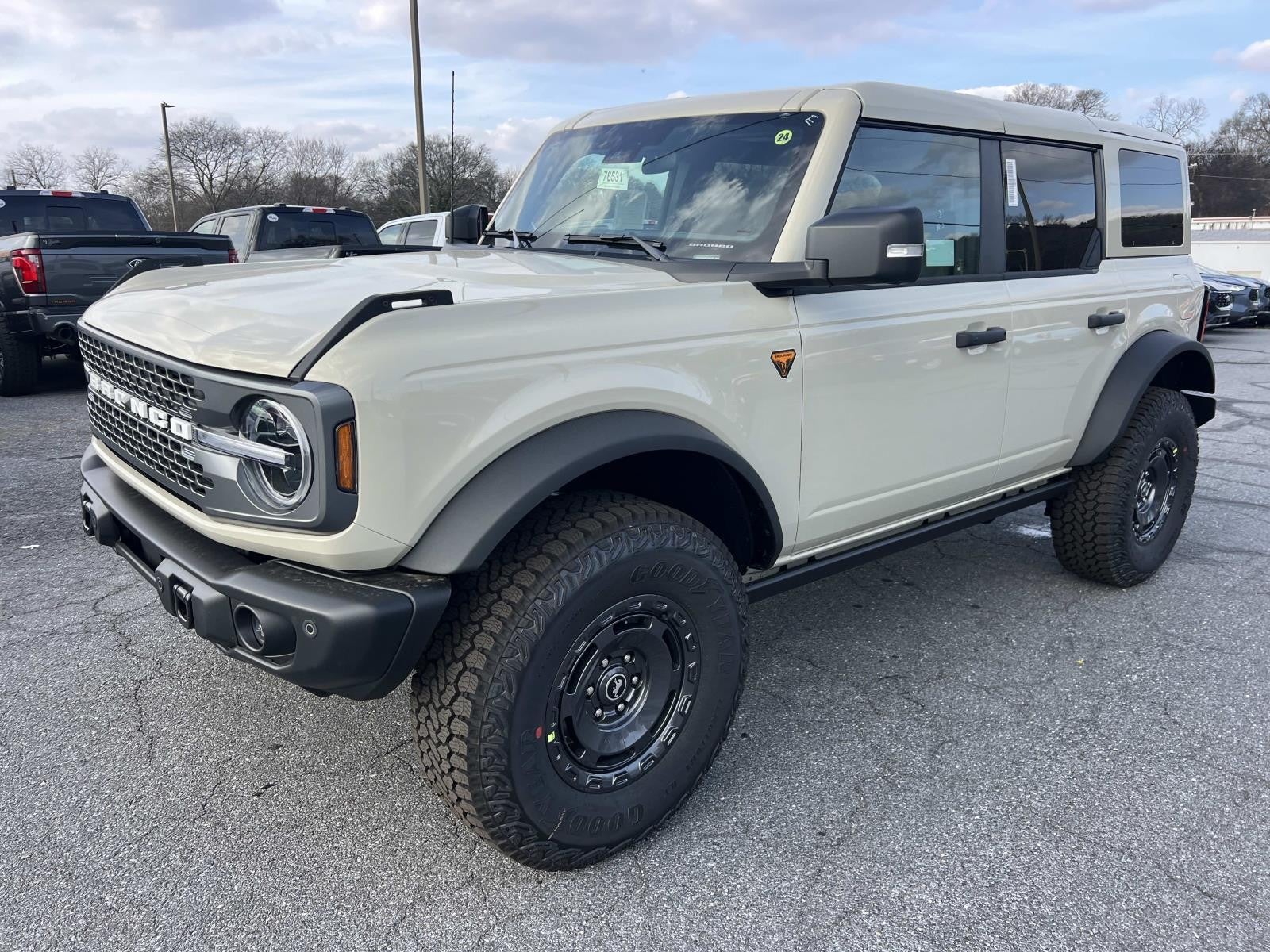 View vehicle photo 3