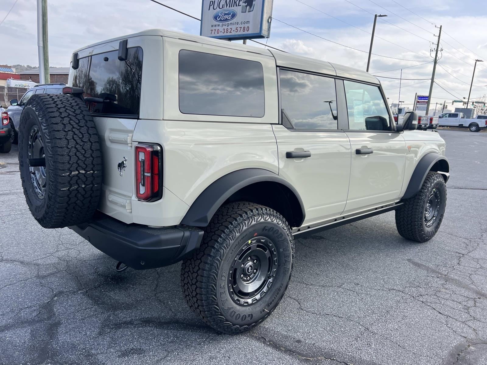 View vehicle photo 7