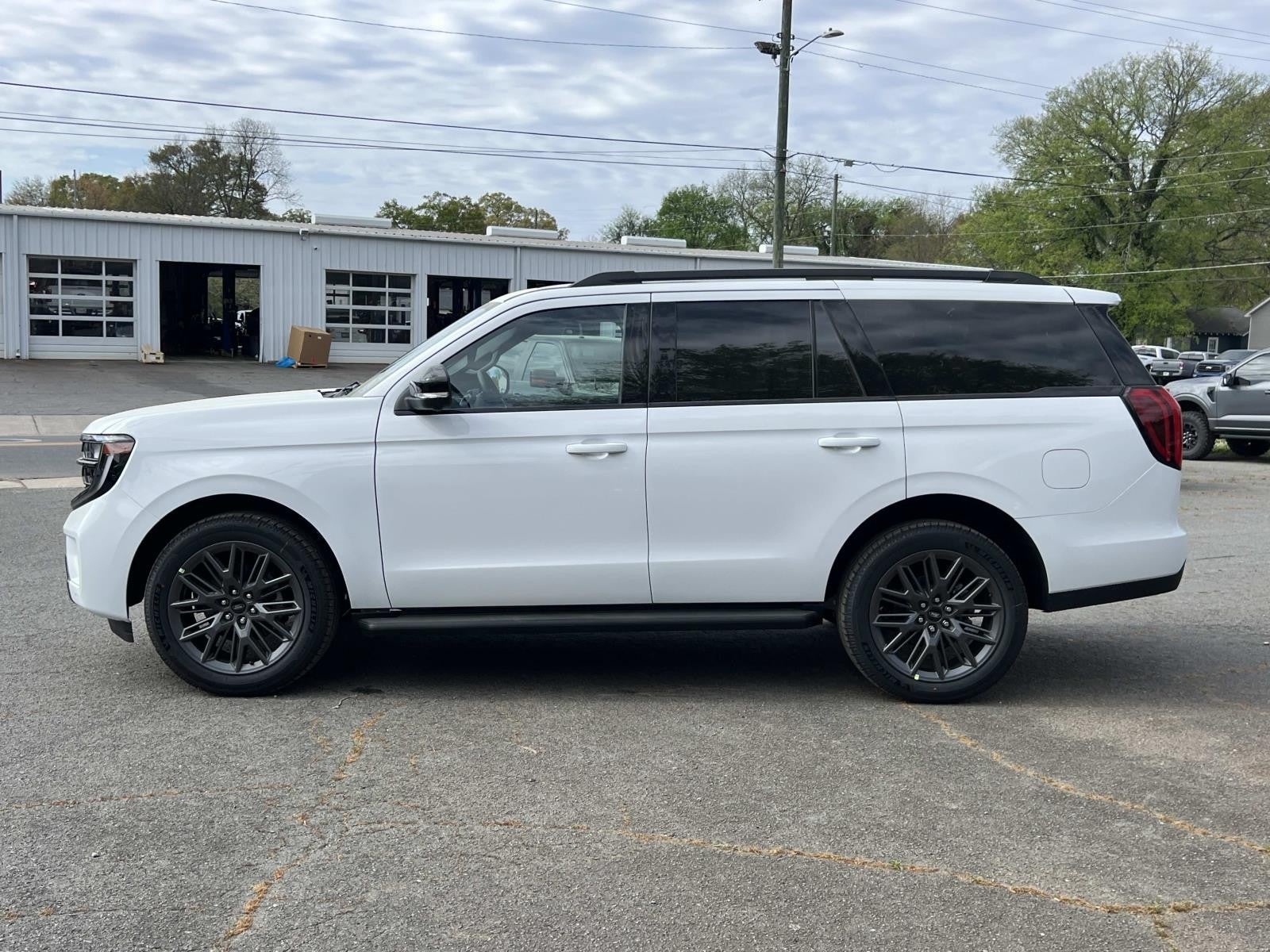 View vehicle photo 4