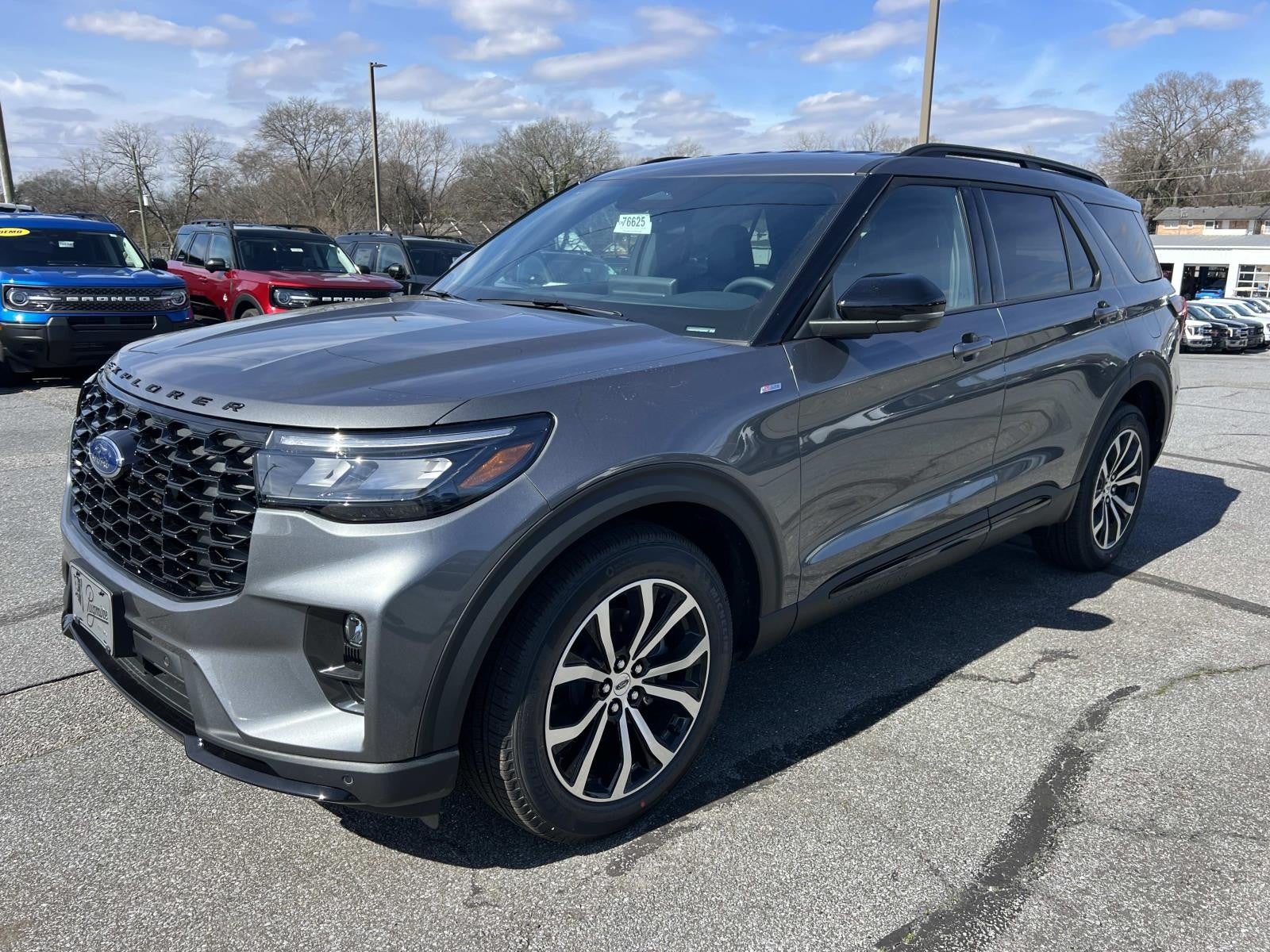 View vehicle photo 3
