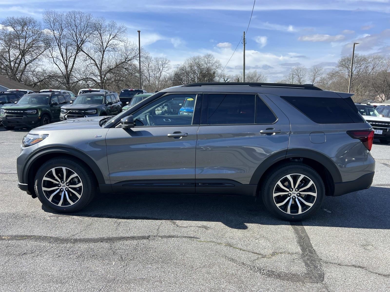 View vehicle photo 4