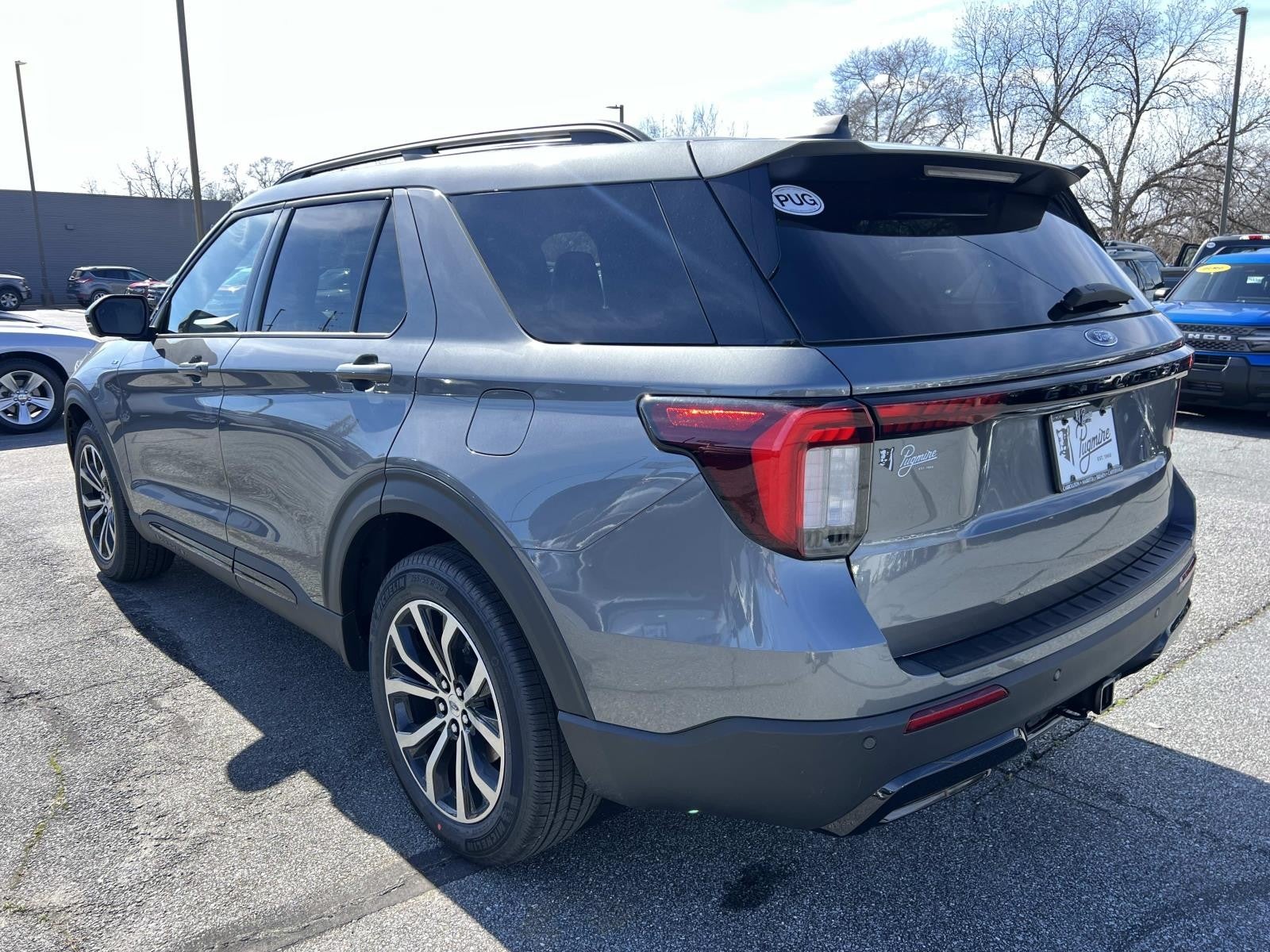 View vehicle photo 5