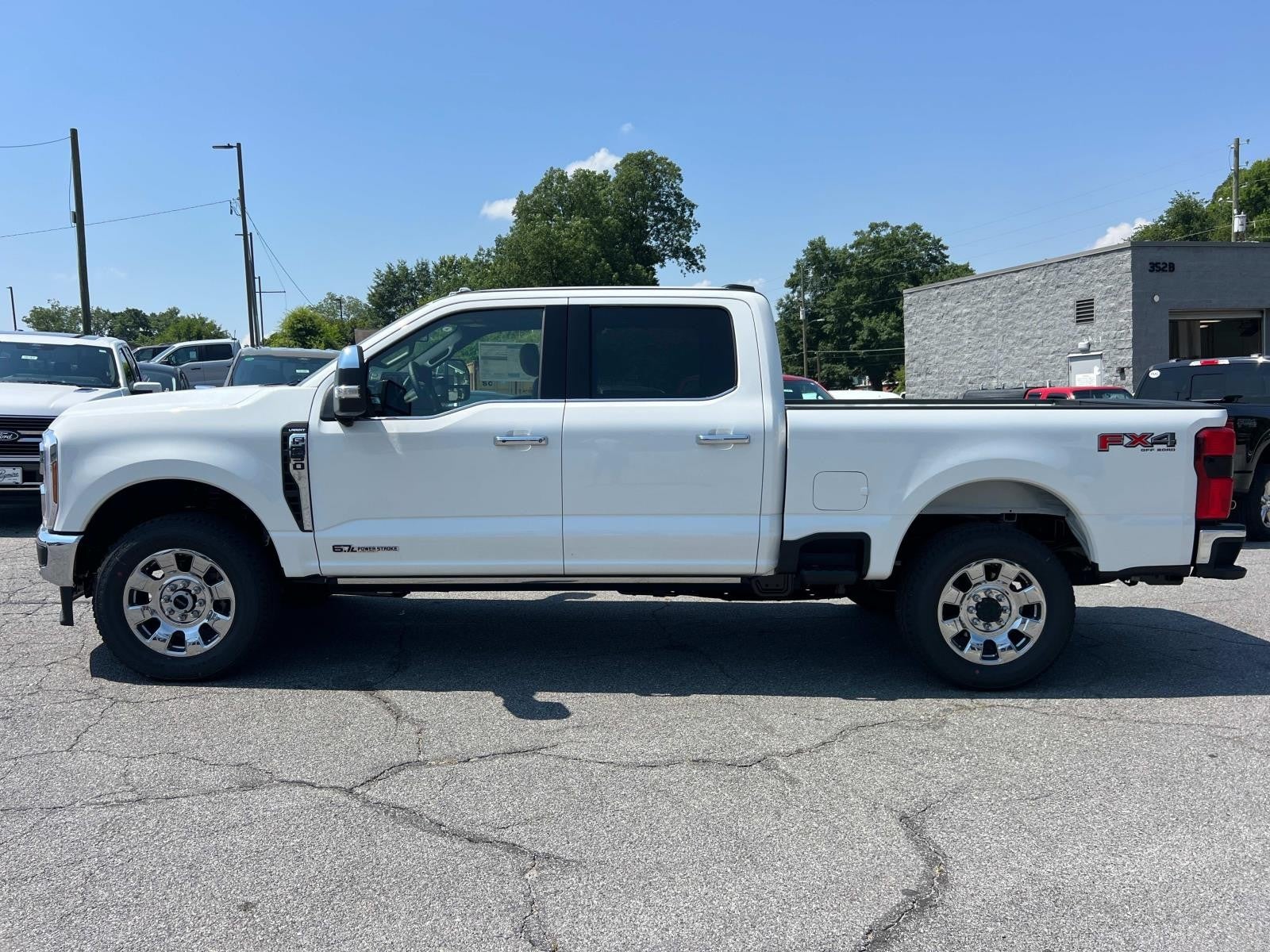 View vehicle photo 4
