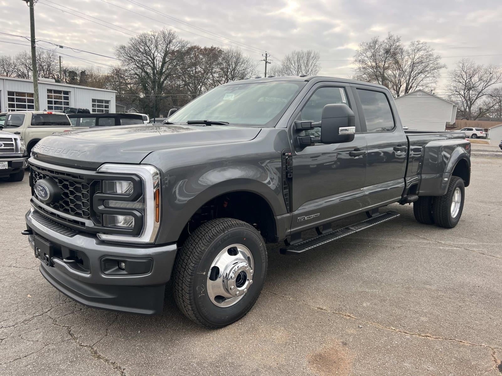 View vehicle photo 3