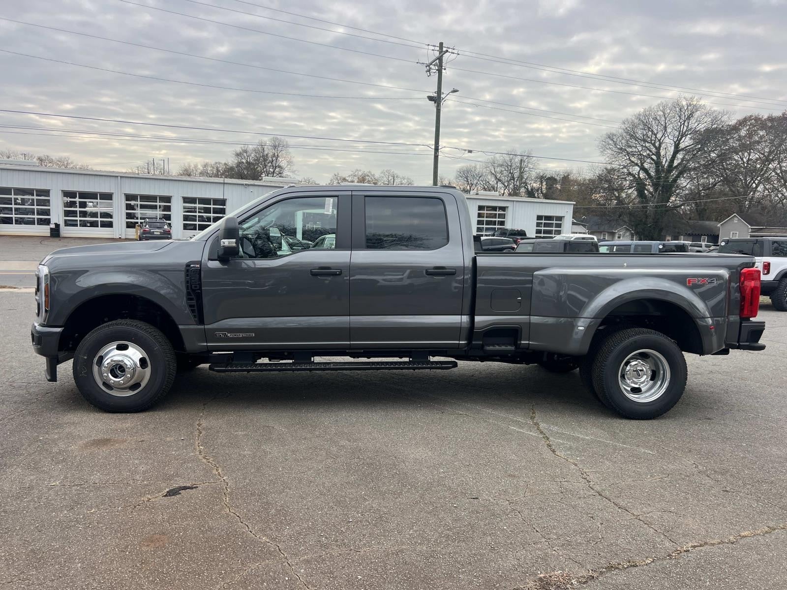 View vehicle photo 4