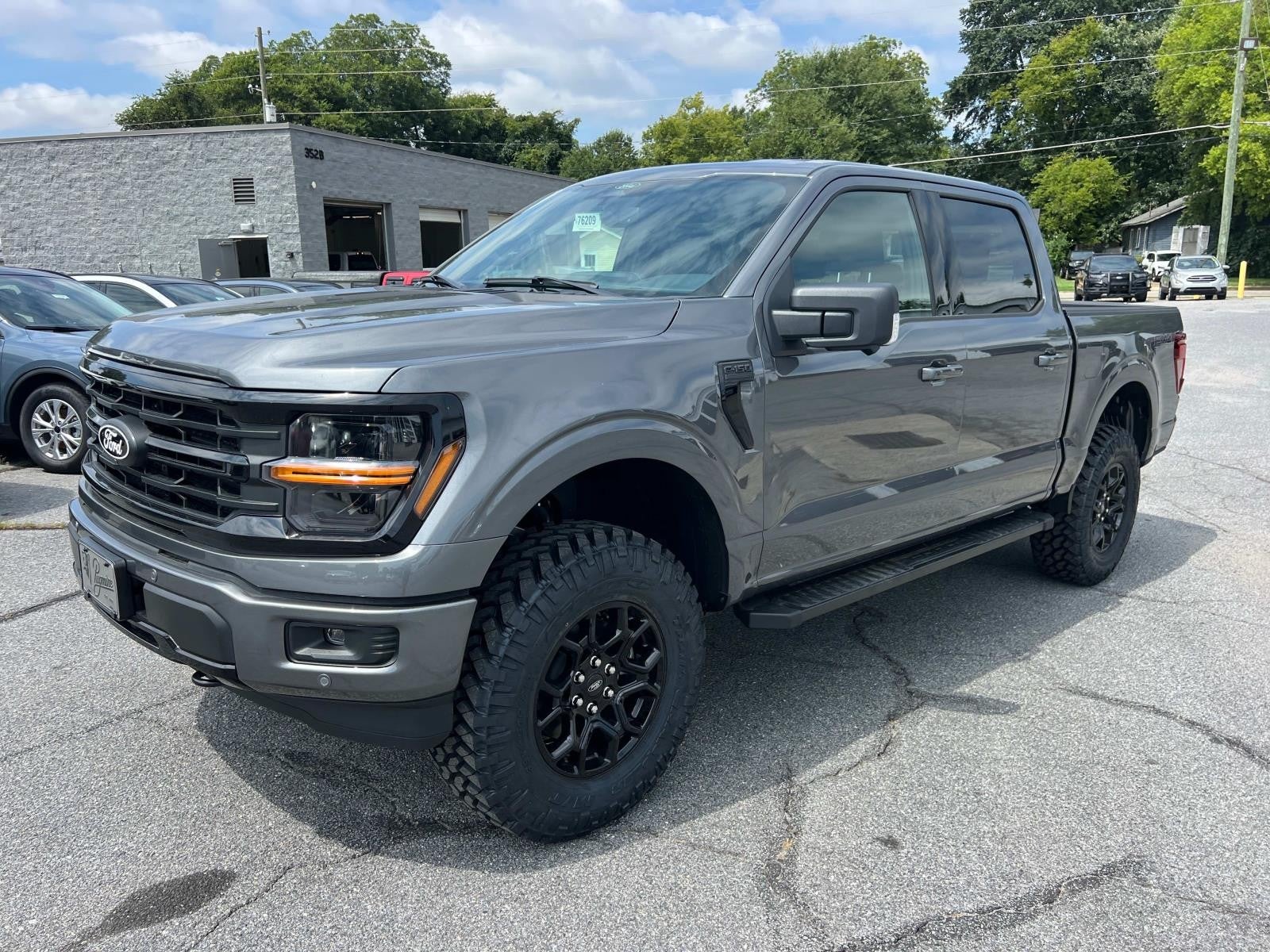 View vehicle photo 3
