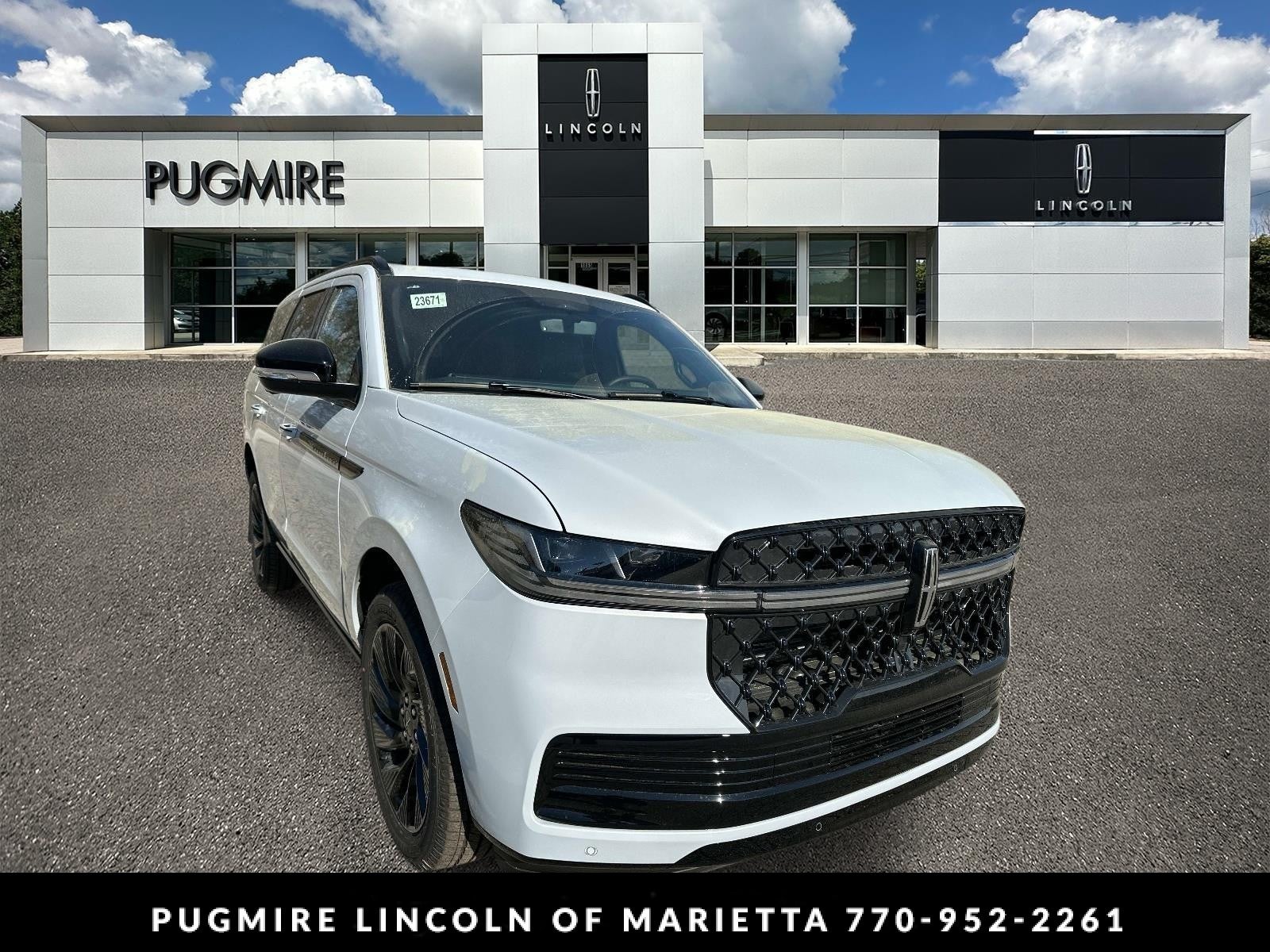 Crystal White Metallic Clearcoat 2026 Lincoln Navigator SUV / Crossover Four-Wheel Drive Automatic