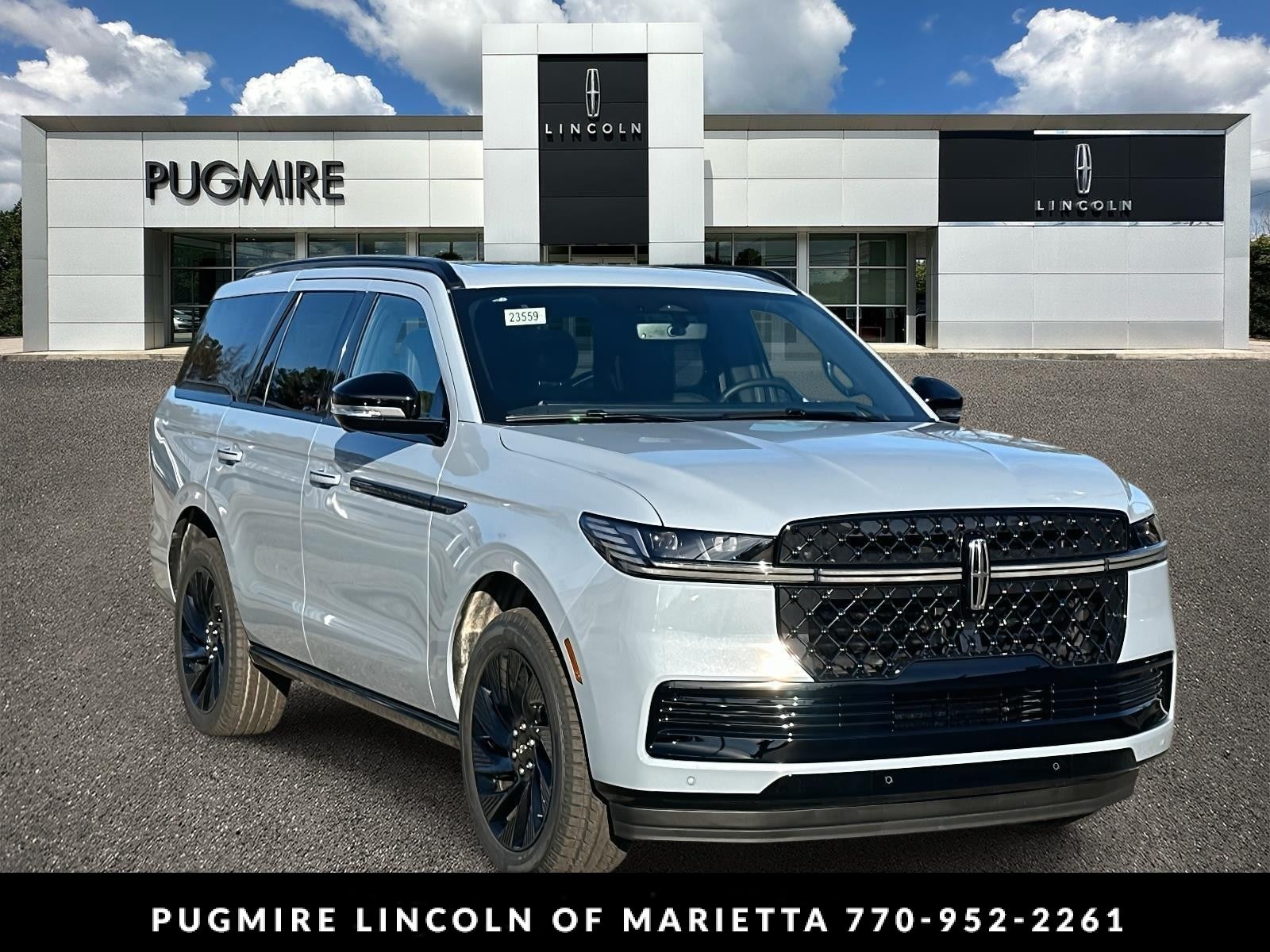 Gray Mist Metallic Tri-Coat 2025 Lincoln Navigator Reserve 4WD SUV / Crossover Four-Wheel Drive Automatic
