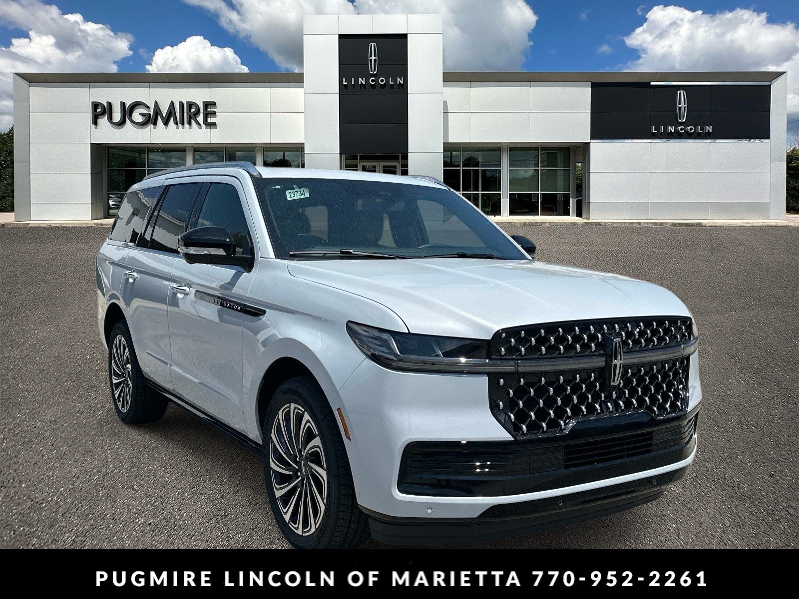 Crystal White Metallic Clearcoat 2026 Lincoln Navigator SUV / Crossover Four-Wheel Drive Automatic