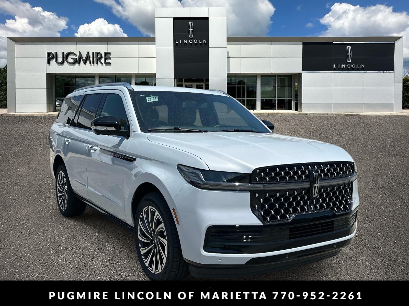 Crystal White Metallic Clearcoat 2026 Lincoln Navigator SUV / Crossover Four-Wheel Drive Automatic