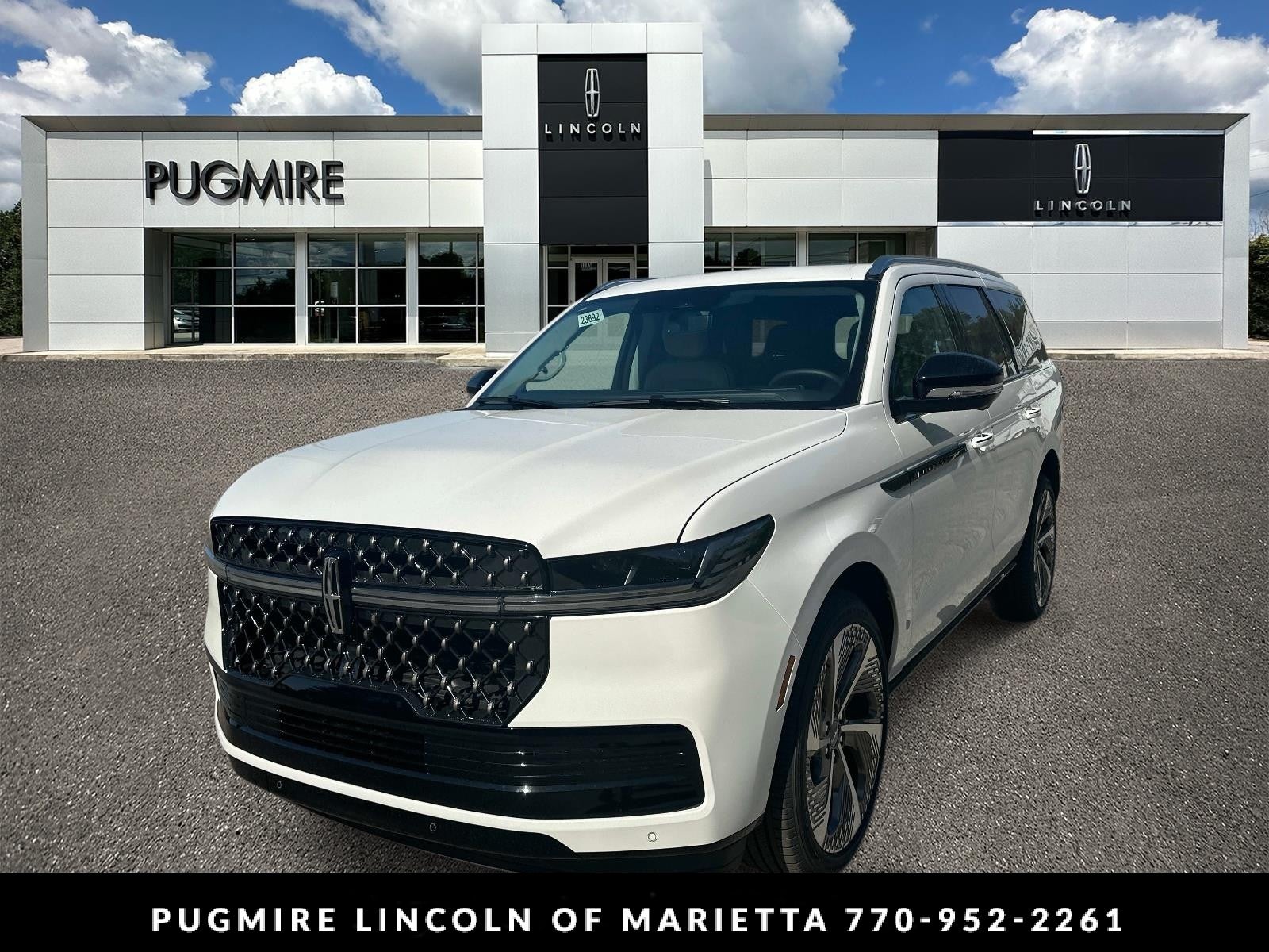 Pristine White Metallic Tri-Coat 2026 Lincoln Navigator SUV / Crossover Four-Wheel Drive Automatic