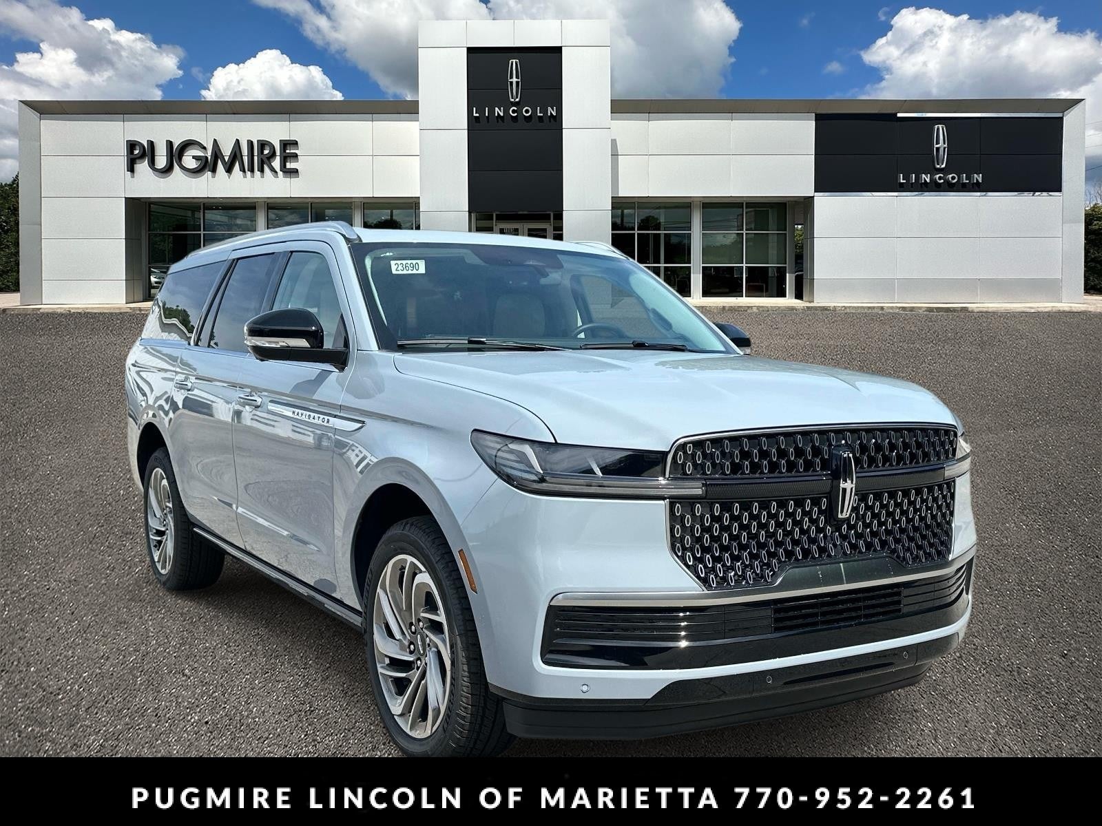 Crystal White Metallic Clearcoat 2026 Lincoln Navigator SUV / Crossover Four-Wheel Drive Automatic