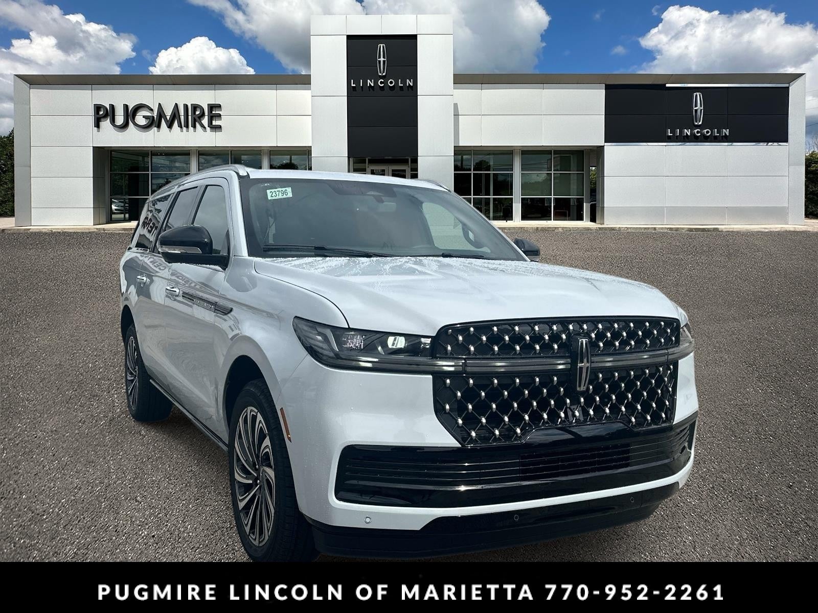 Crystal White Metallic Clearcoat 2026 Lincoln Navigator SUV / Crossover Four-Wheel Drive Automatic