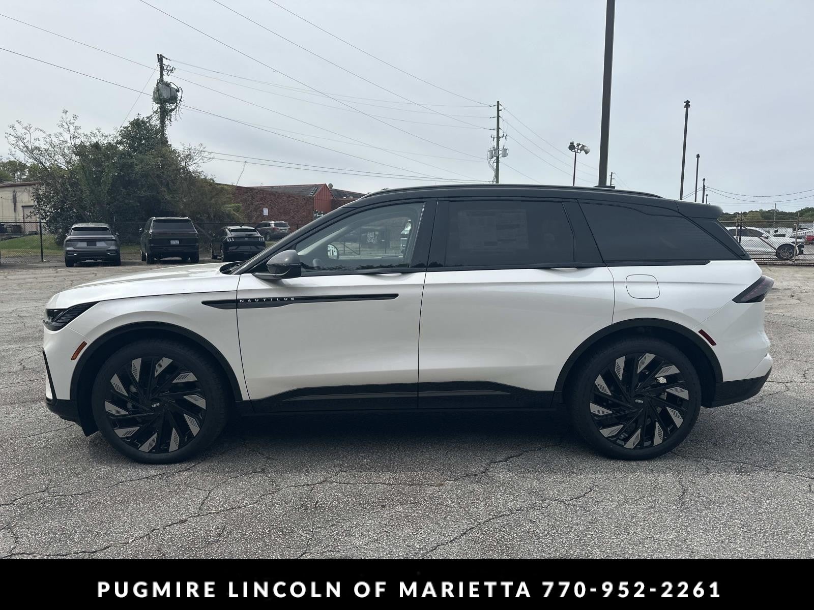 View vehicle photo 4