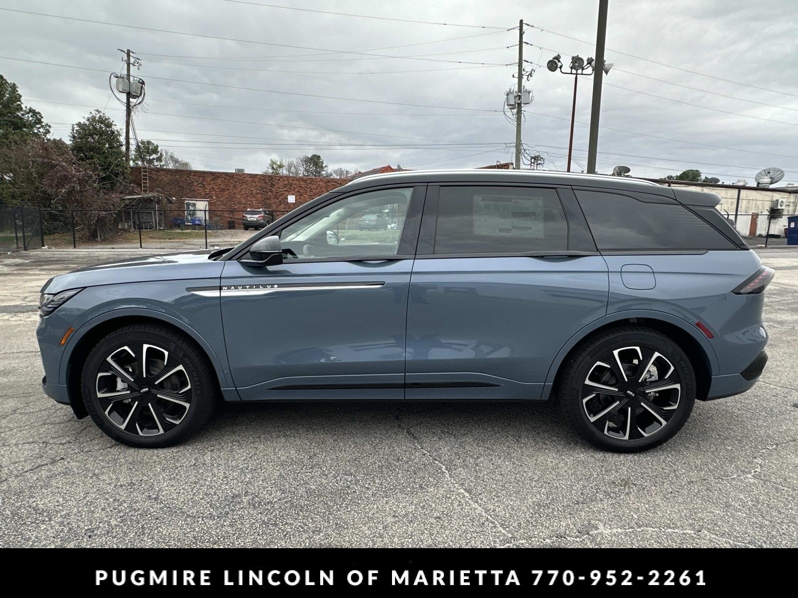View vehicle photo 4