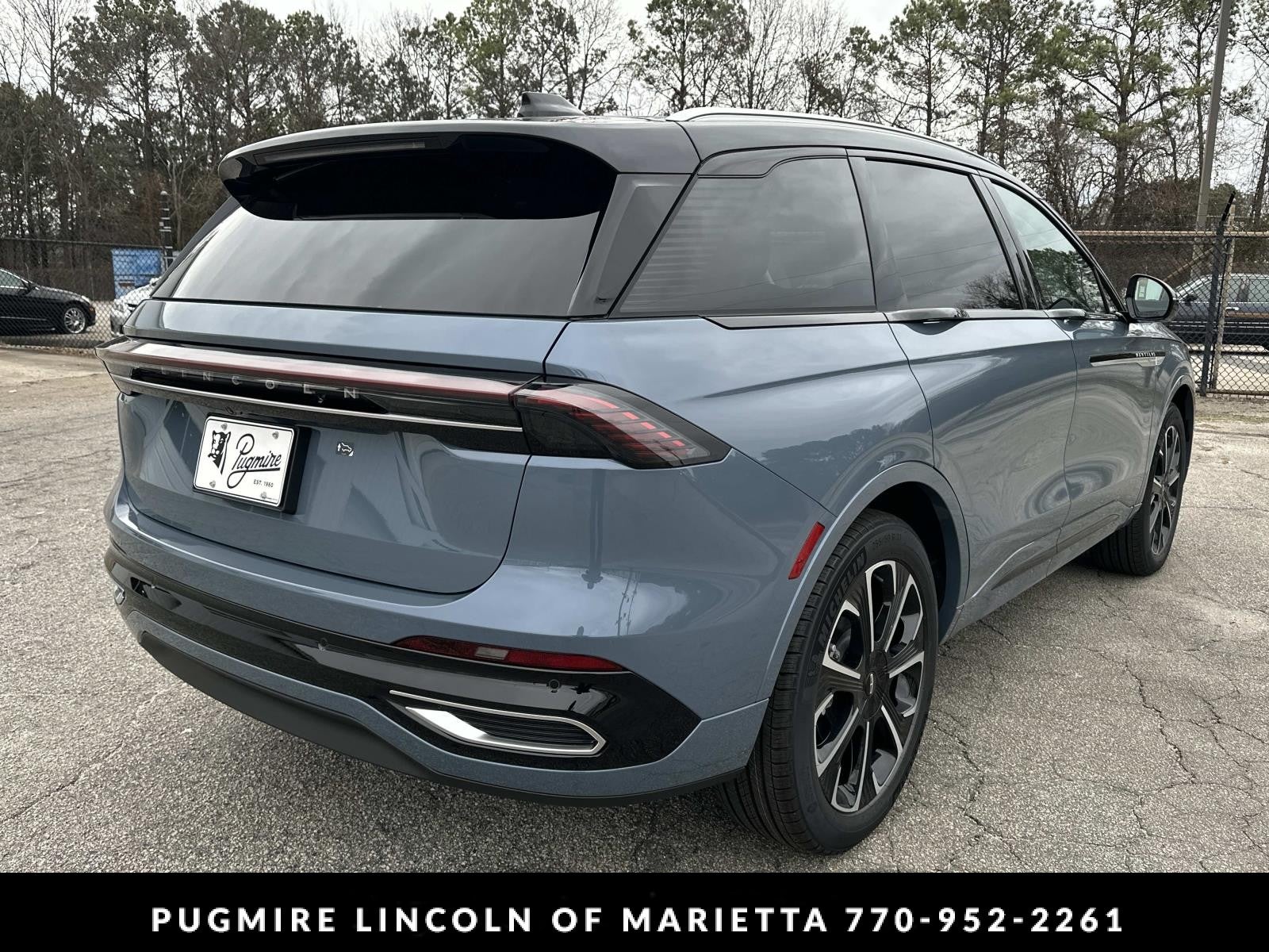 View vehicle photo 7