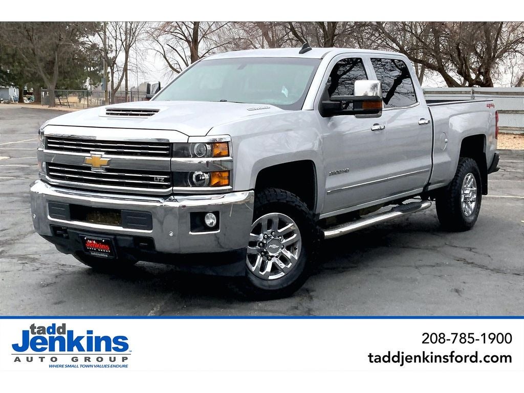 Silver Ice Metallic 2019 Chevrolet Silverado 2500HD Pickup Truck Four-Wheel Drive 6-Speed Automatic