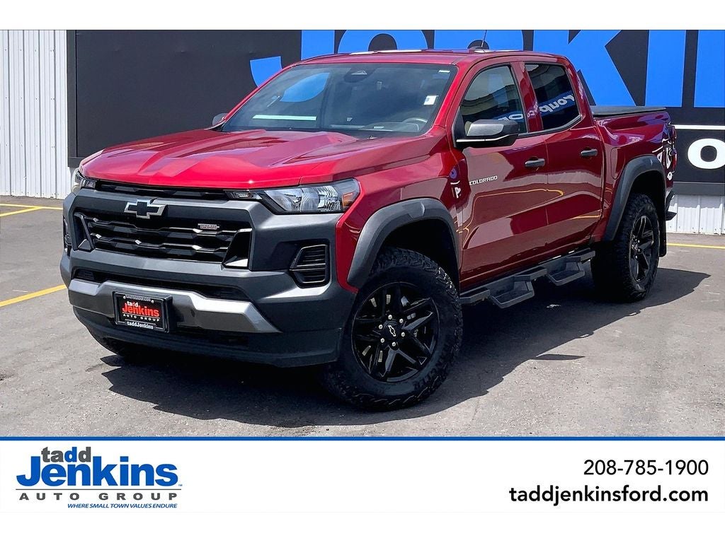 Radiant Red Tintcoat 2024 Chevrolet Colorado Trail Boss Crew Cab 4WD Pickup Truck Four-Wheel Drive 8-Speed Automatic