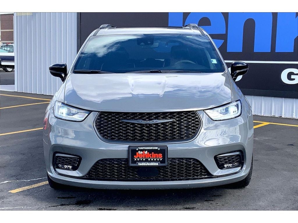 View vehicle photo 3