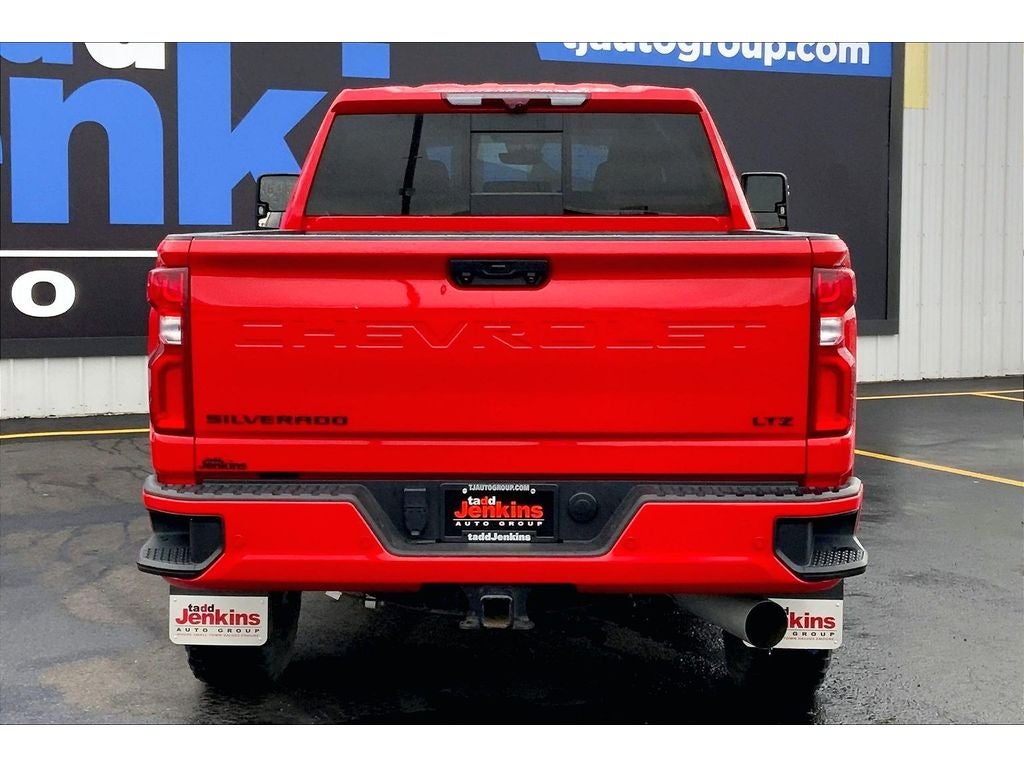 View vehicle photo 4