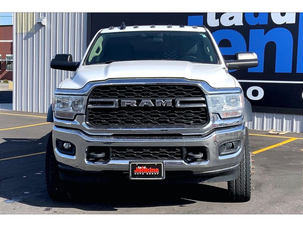 View vehicle photo 3