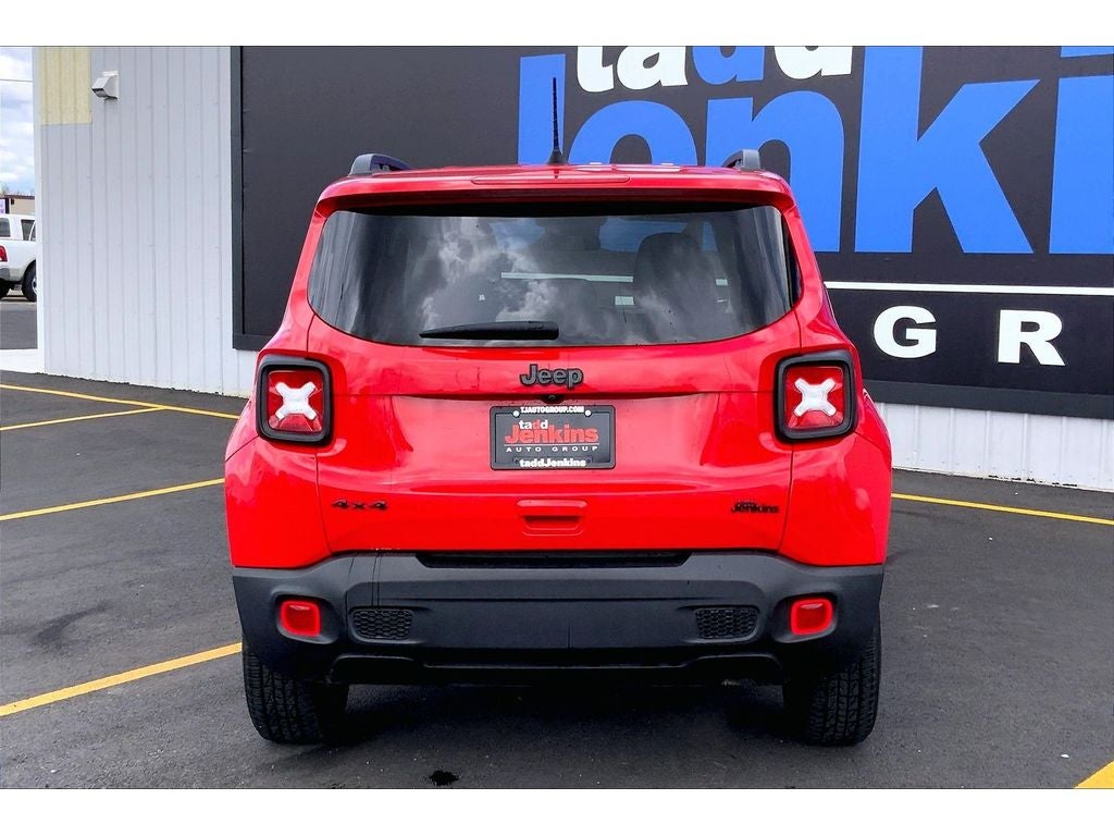 View vehicle photo 4