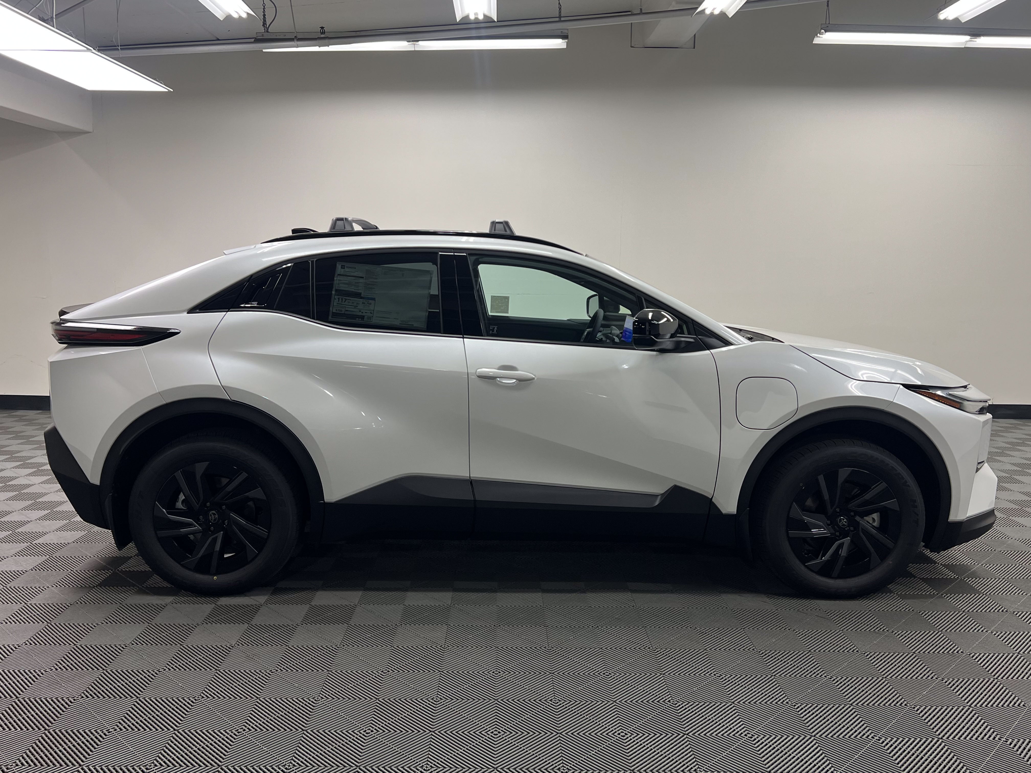 View vehicle photo 4