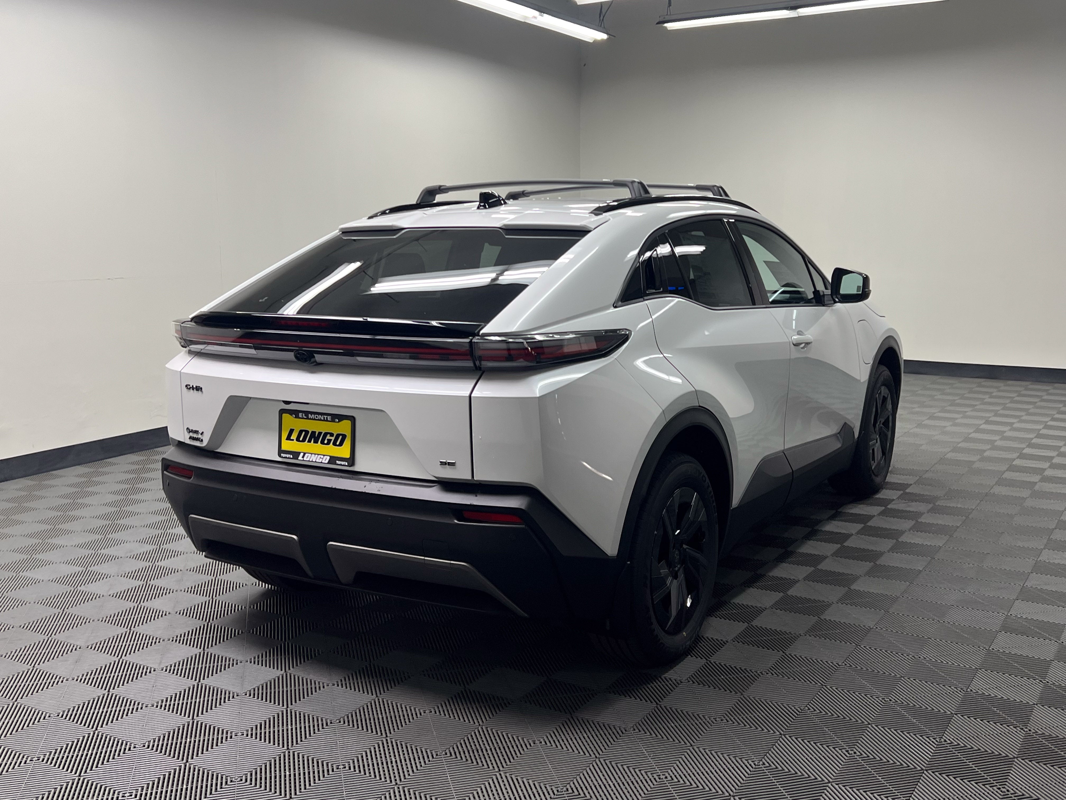 View vehicle photo 5