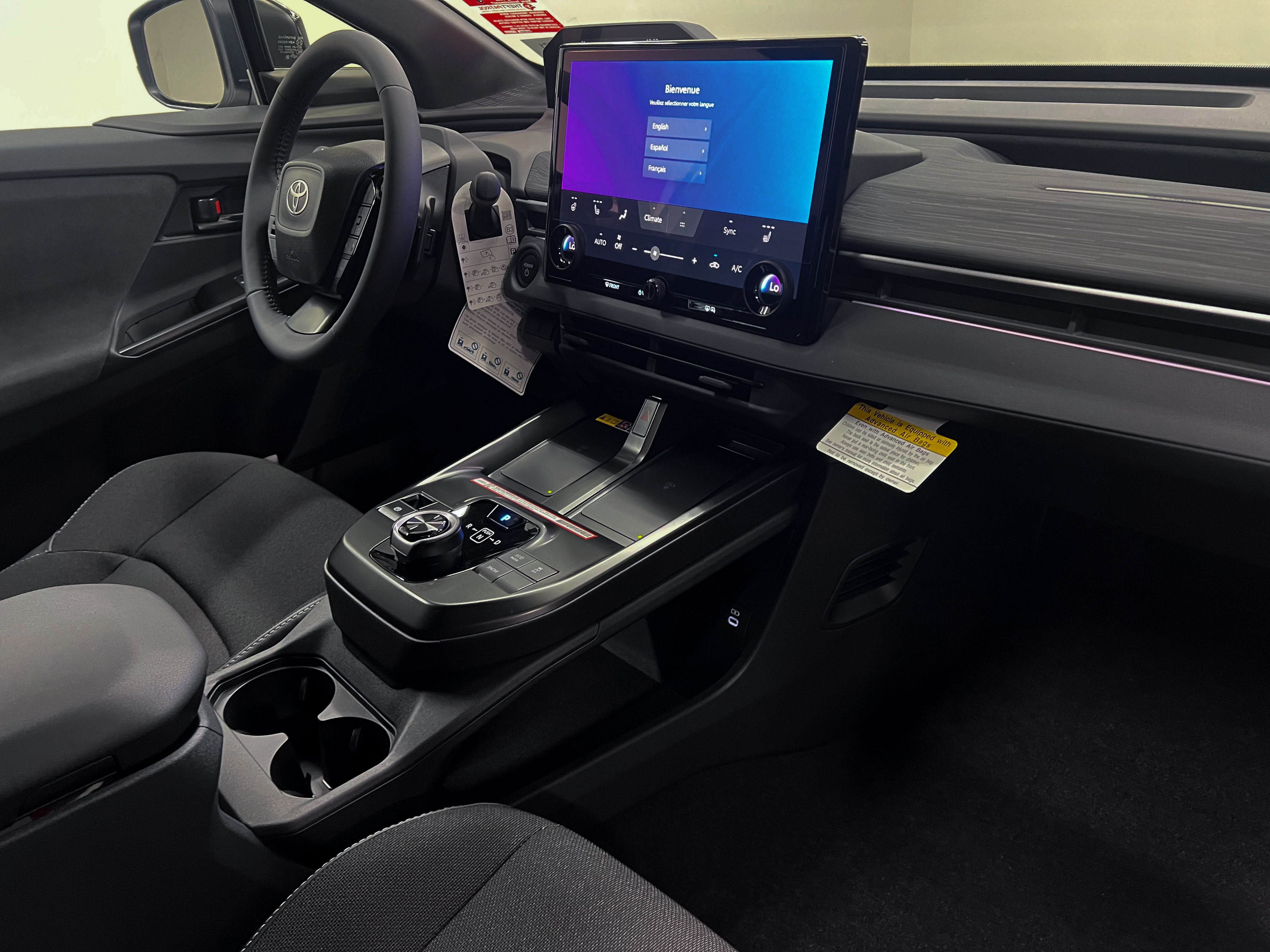 View vehicle photo 7