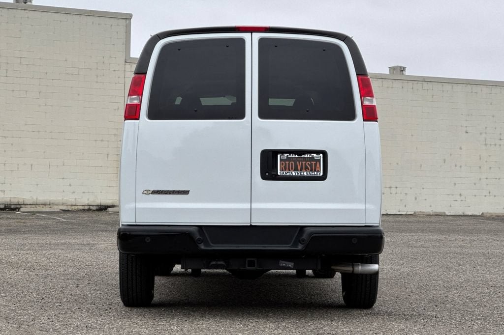 View vehicle photo 5