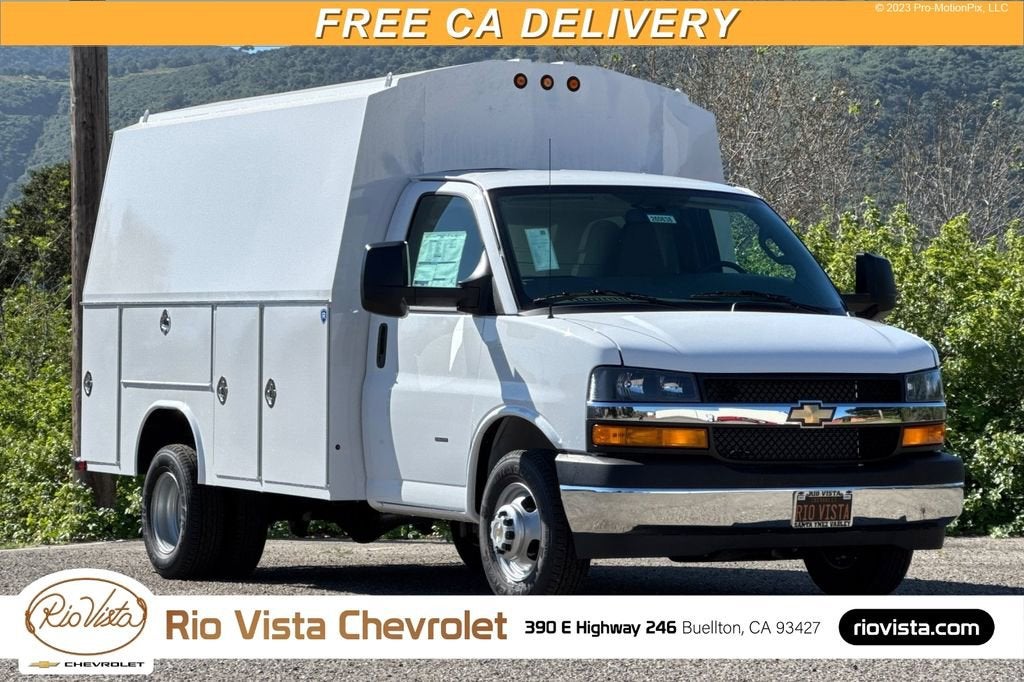 Summit White 2026 Chevrolet Express Chassis Van Rear-Wheel Drive Automatic