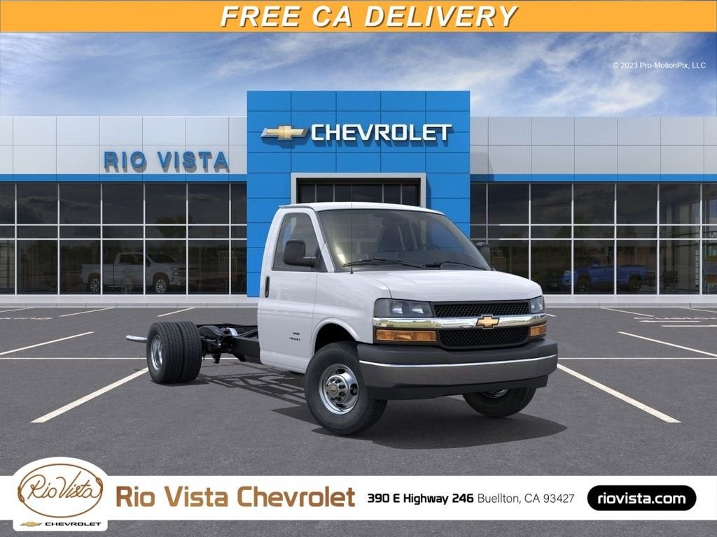 Summit White 2026 Chevrolet Express Chassis 3500 Cutaway 159 Van Rear-Wheel Drive Automatic