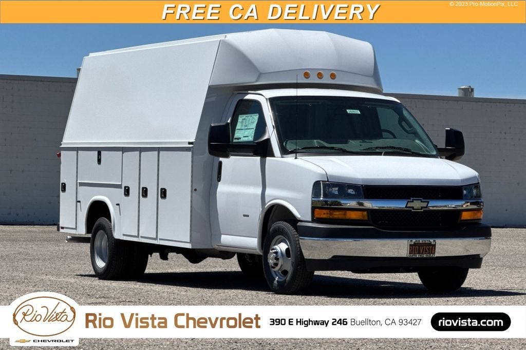 Summit White 2026 Chevrolet Express Chassis Van Rear-Wheel Drive Automatic