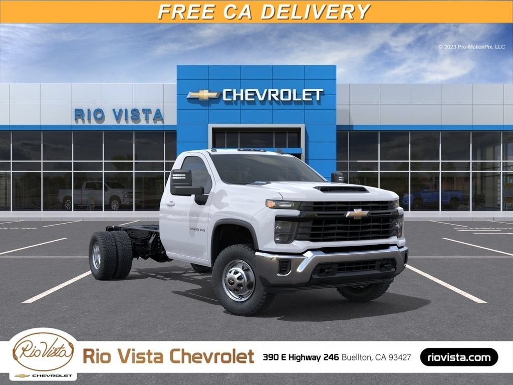 Summit White 2026 Chevrolet Silverado 3500HD Chassis Pickup Truck Four-Wheel Drive Automatic