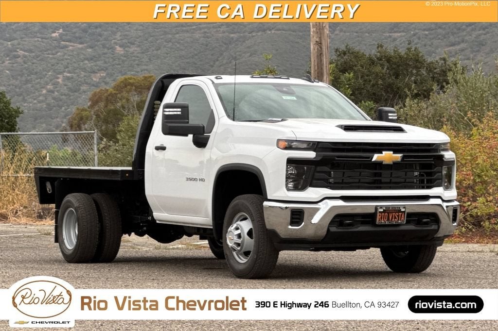Summit White 2026 Chevrolet Silverado 3500HD Chassis Pickup Truck Four-Wheel Drive Automatic