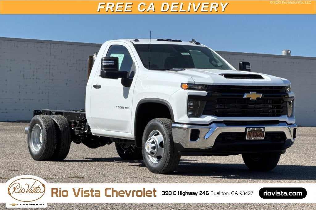 Summit White 2026 Chevrolet Silverado 3500HD Chassis Pickup Truck Four-Wheel Drive Automatic