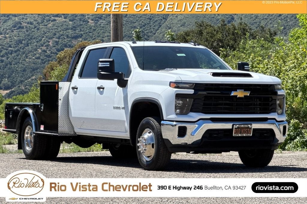 Summit White 2026 Chevrolet Silverado 3500HD Chassis Pickup Truck Four-Wheel Drive Automatic