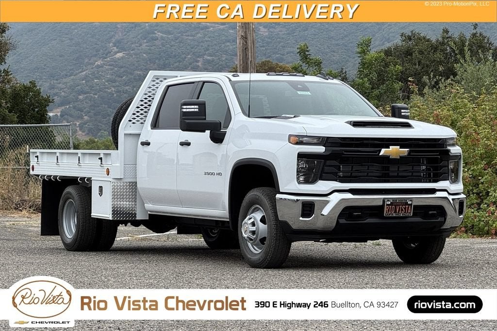 Summit White 2026 Chevrolet Silverado 3500HD Chassis Pickup Truck Four-Wheel Drive Automatic