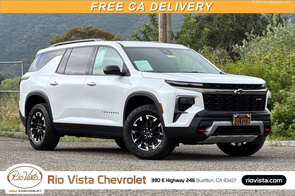 White (Iridescent Pearl Tricoat) 2024 Chevrolet Traverse Z71 AWD SUV / Crossover Four-Wheel Drive Automatic