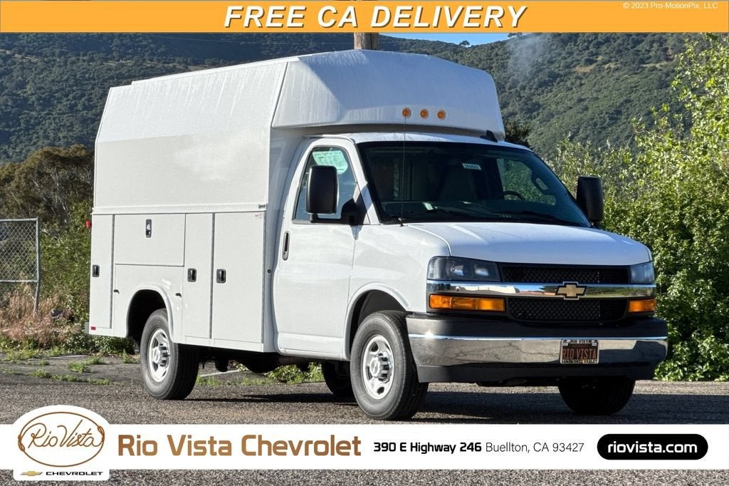 Summit White 2026 Chevrolet Express Chassis Van Rear-Wheel Drive Automatic